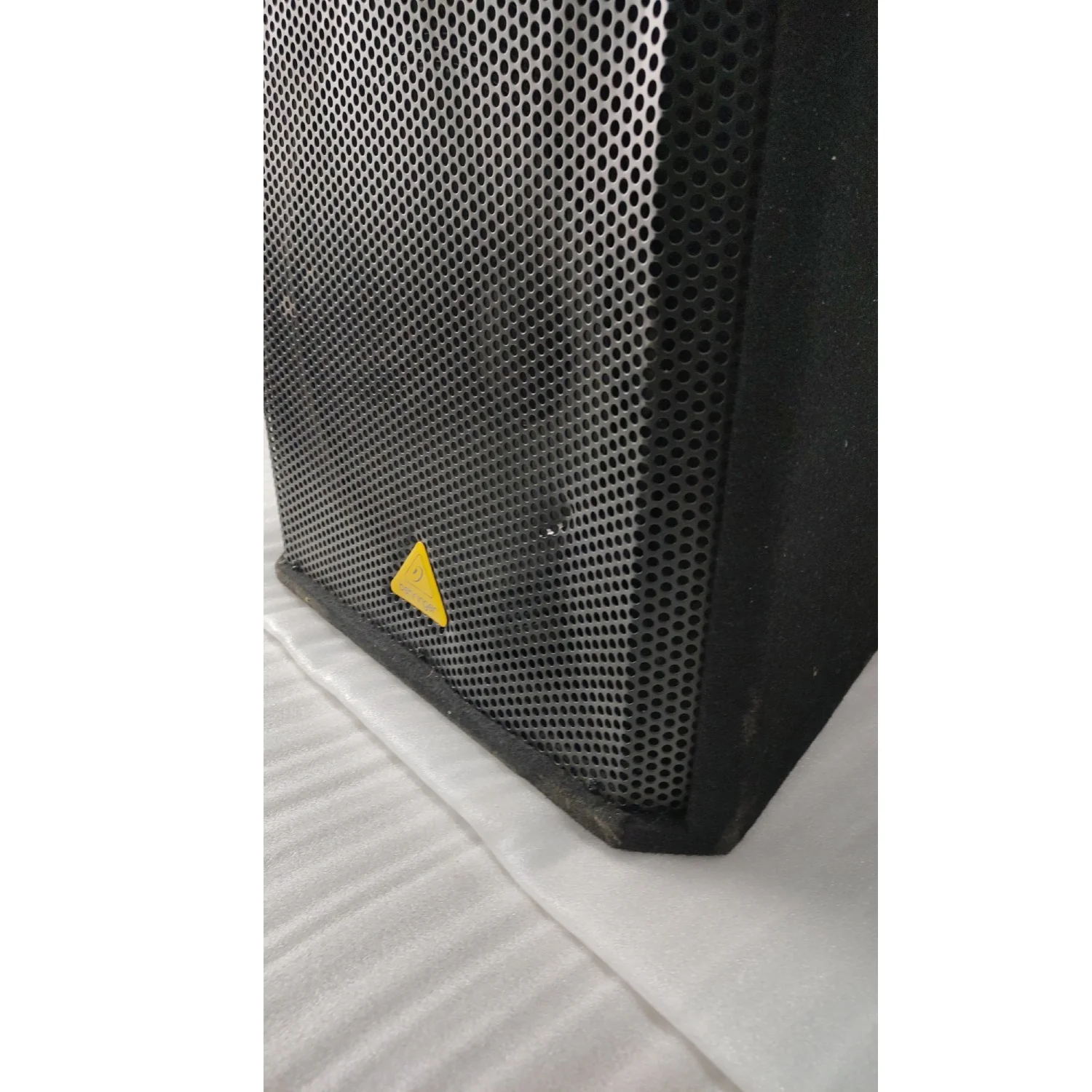 Behringer EUROLIVE VP2520 2000W Dual 15inch PA Speaker - Open Box - Image 3