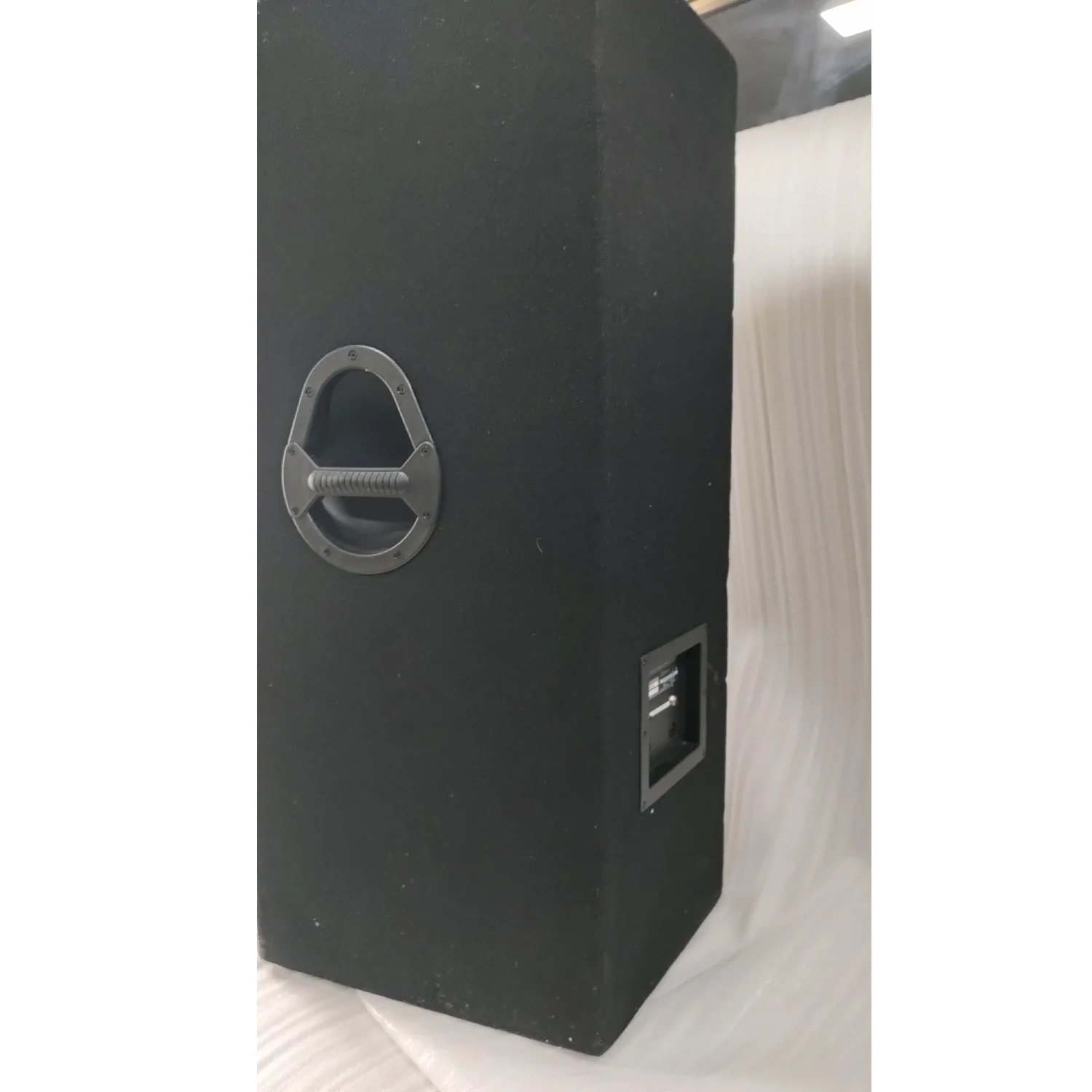 Behringer EUROLIVE VP2520 2000W Dual 15inch PA Speaker - Open Box - Image 5