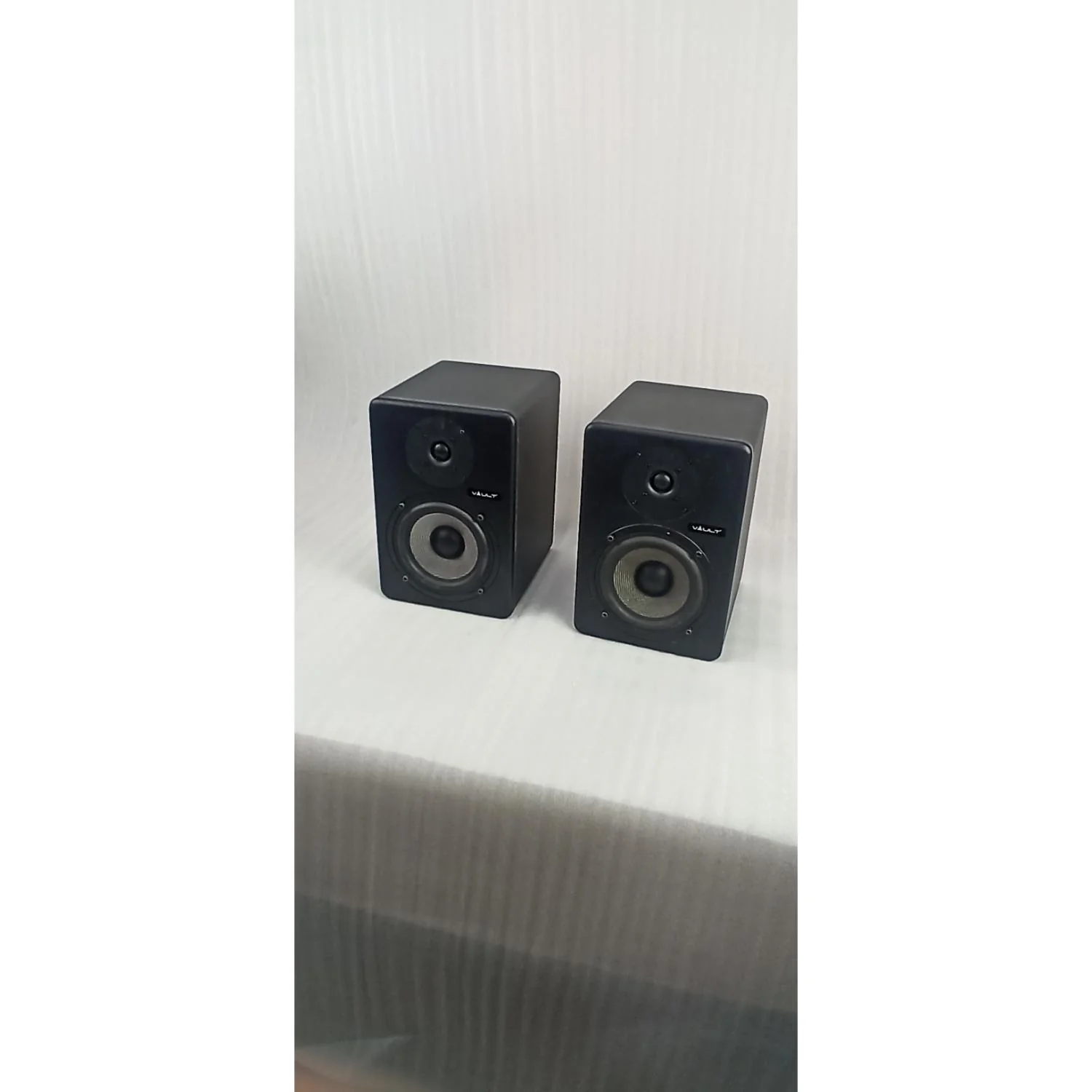 Vault C6 6" Powered Studio Monitors With Isolation Foam Pads - Pair - Open Box - Image 3