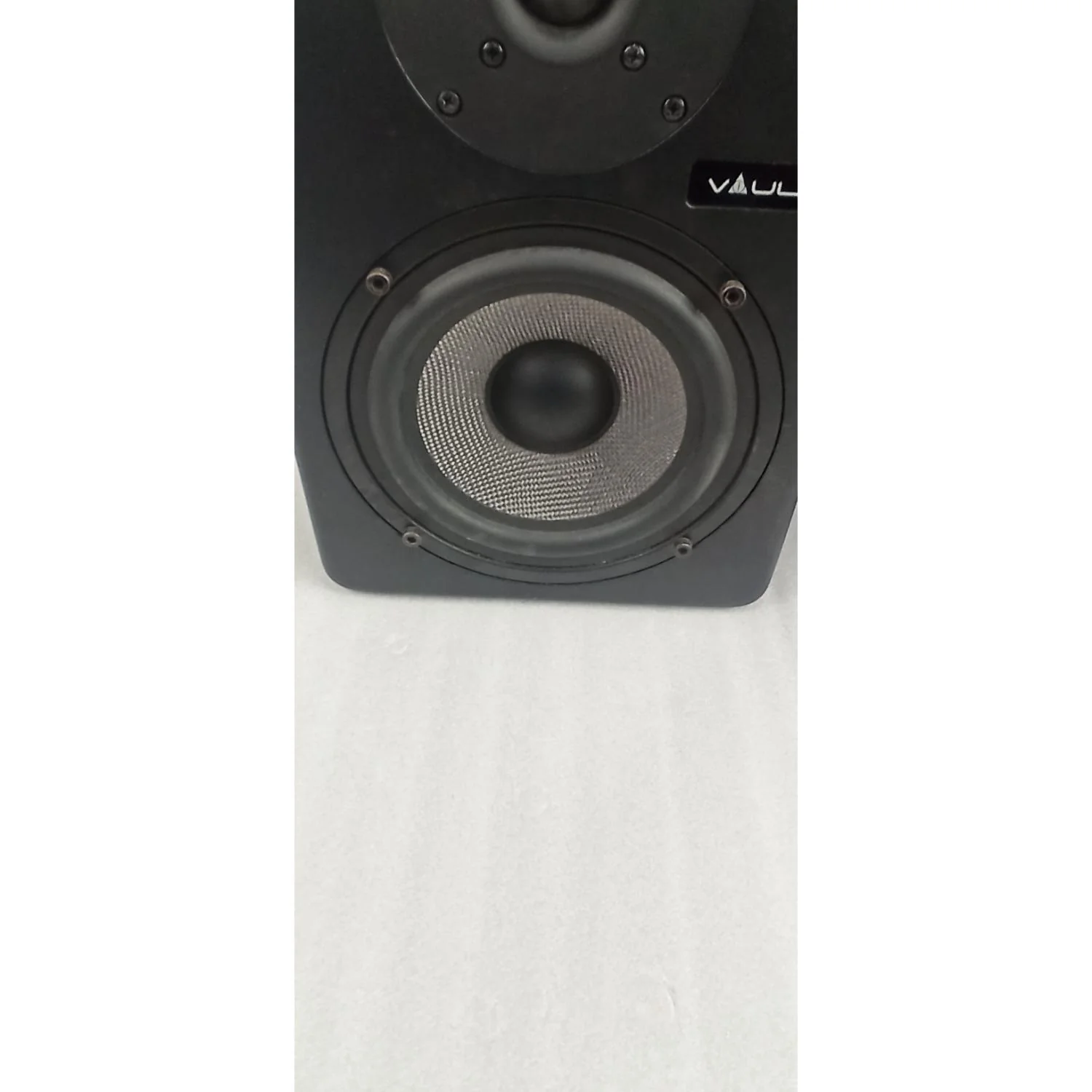 Vault C6 6" Powered Studio Monitors With Isolation Foam Pads - Pair - Open Box - Image 4
