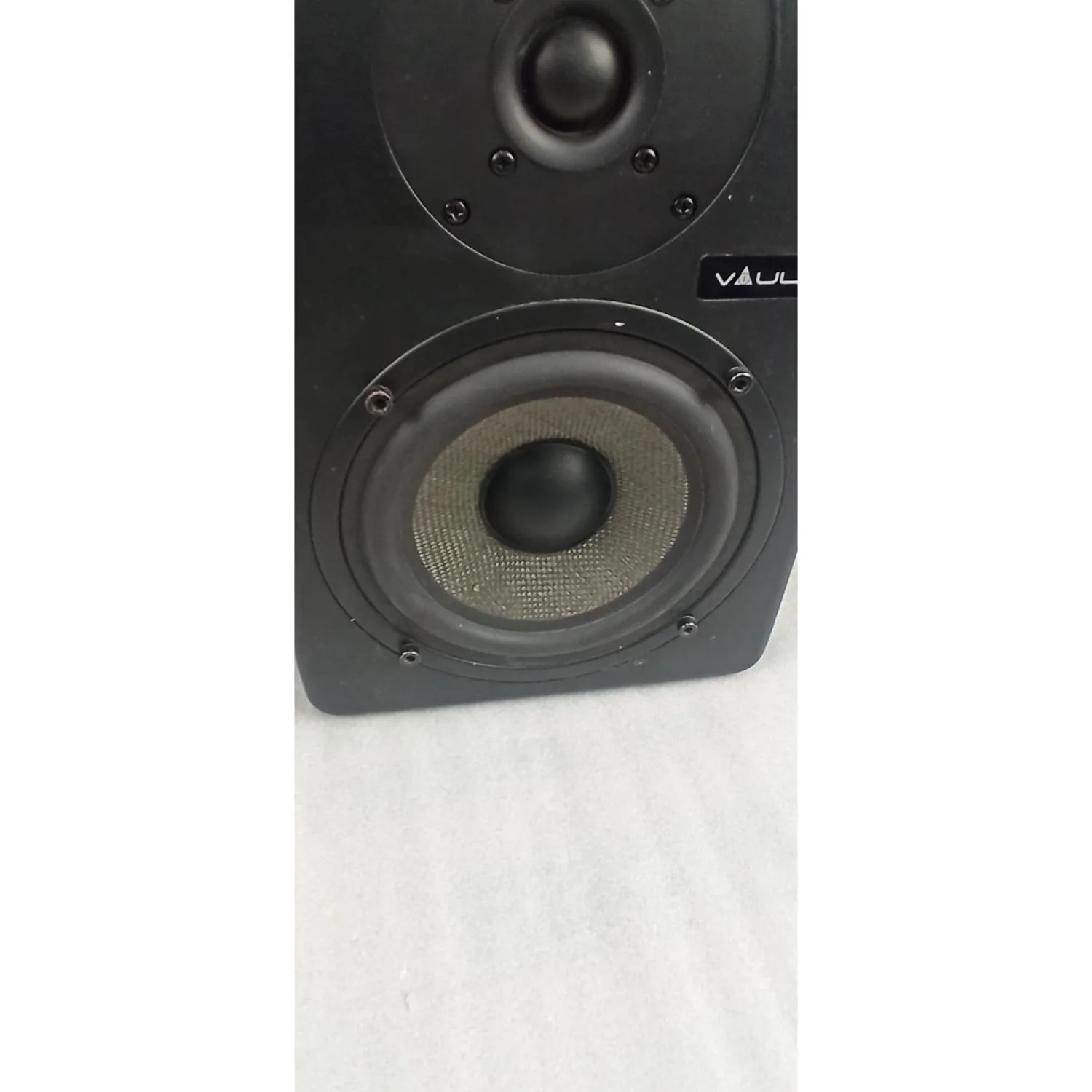 Vault C6 6" Powered Studio Monitors With Isolation Foam Pads - Pair - Open Box - Image 5