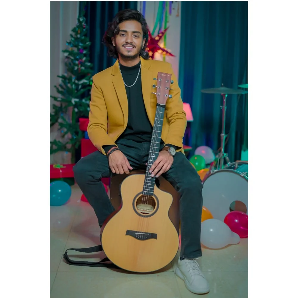 Vault EA40CE 41 inch Premium Solid Spruce-Top Cutaway Electro Acoustic Guitar with Bag, Strap, Picks, Tuner, Polishing Cloth & Ebook - Image 14