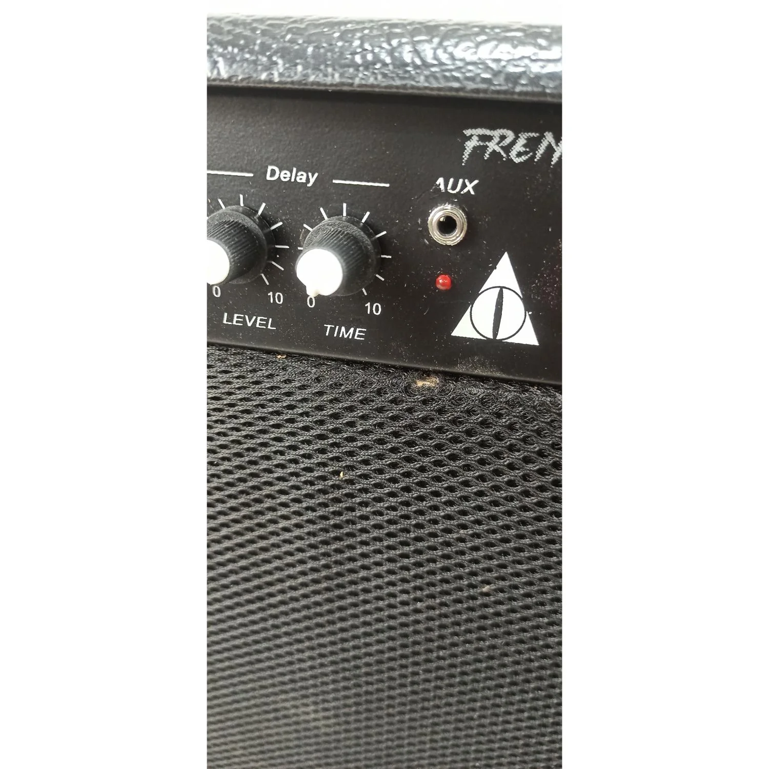 Vault Frenzy 40 Watt Combo Guitar Amplifier with Analog Distortion, Reverb & Delay All Playable Together - Open Box - Image 10