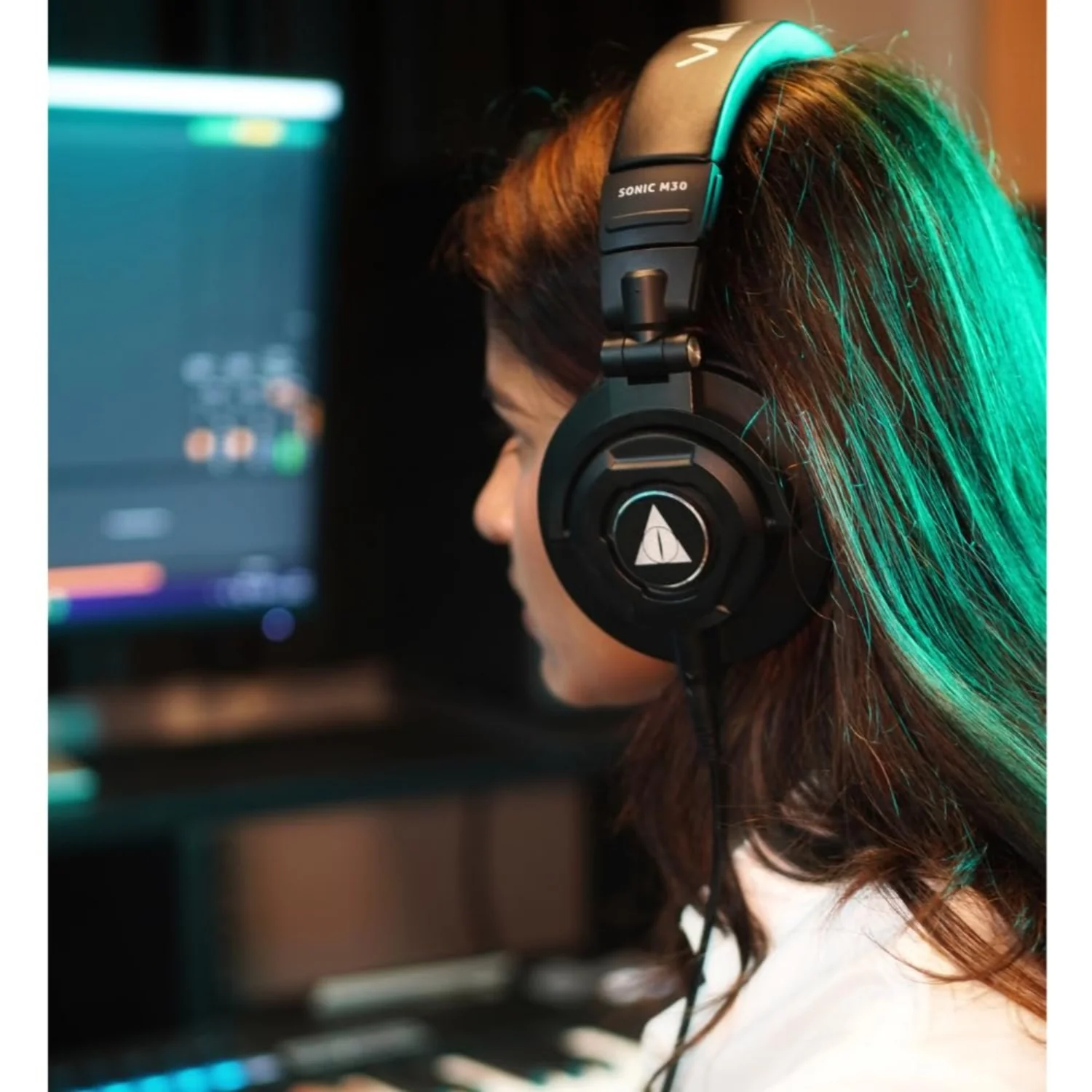 Vault Sonic M30 Studio Monitoring Headphone - Must Have Accessories - Image 2